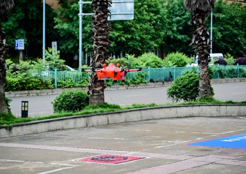 发力低空物流，，，，，，，重庆打造“场景先行—能力配套—生态成型”模式 山城“空中快递员”常态化起航